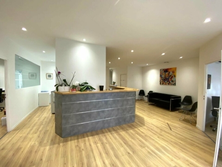 Photo 1 – location Locaux commerciaux	SAINT LAURENT DU VAR (06700)