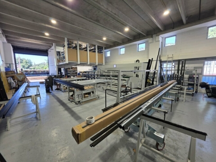 Photo 1 – location Entrepôts / activités	SAINT LAURENT DU VAR (06700)