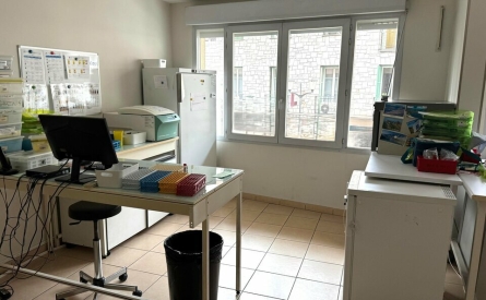 Photo 2 – location Locaux commerciaux	SAINT LAURENT DU VAR (06700)