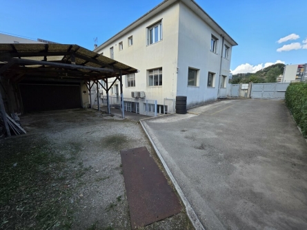 Photo 1 – location Entrepôts / activités	LA TRINITÉ (06340)